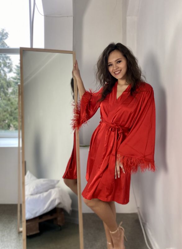 Короткий женский красный шелковый халат с перьями страуса Serenade, модель 994-6К (большие размеры)